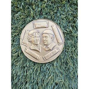 Vintage Mars Candy Company Desktop Solid Bronze Medallion Paperweight Award